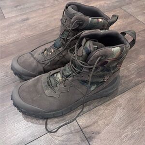 Under Armour Men's Boots in Olive Green Camouflage